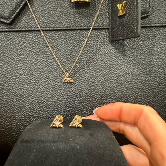 LV Volt pendant, gold, and diamond with gold chain. - Picture 10 of 15
